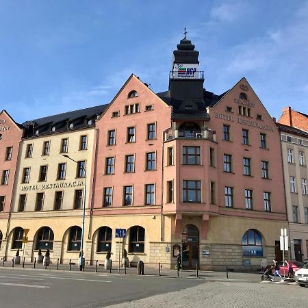 Legnicki Browar Ksiazecy Hotel I Restauracja Legnica Buitenkant foto