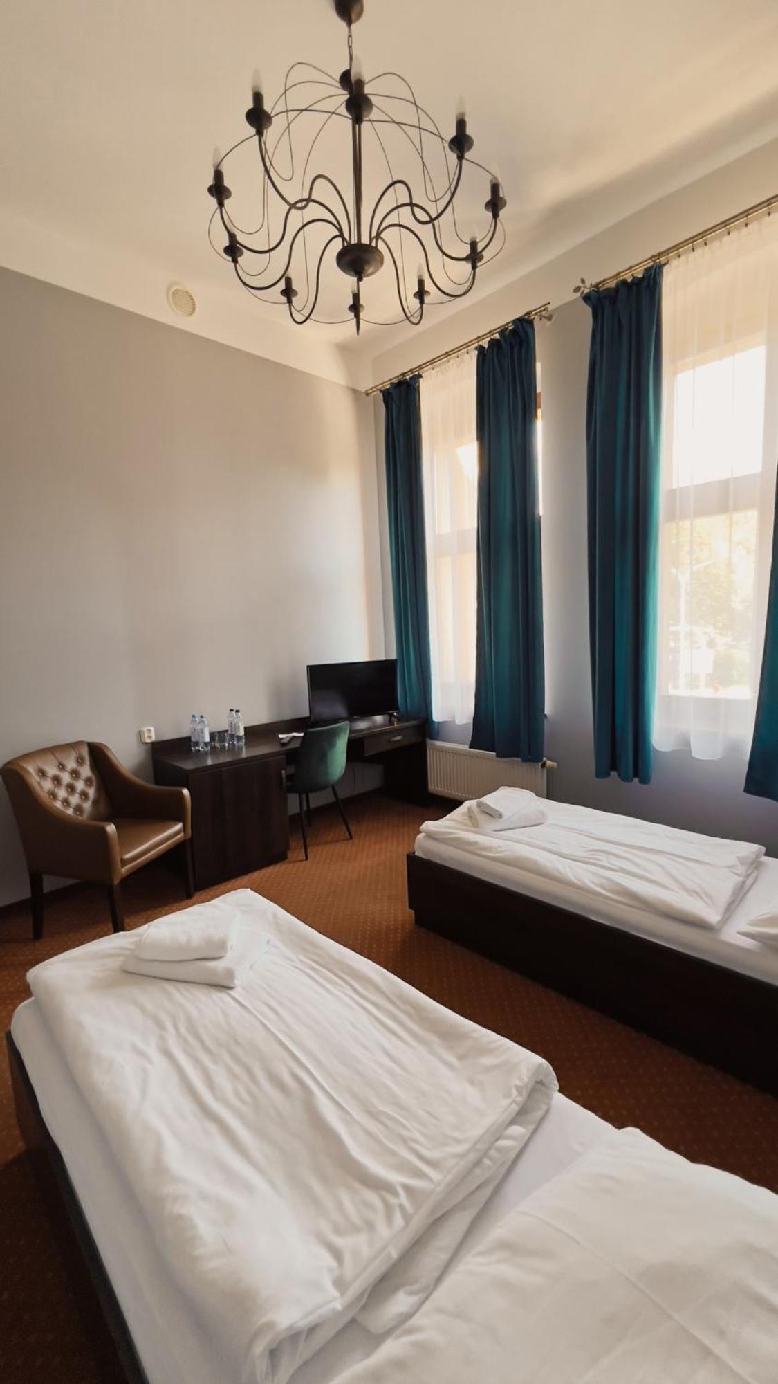 Legnicki Browar Ksiazecy Hotel I Restauracja Legnica Buitenkant foto