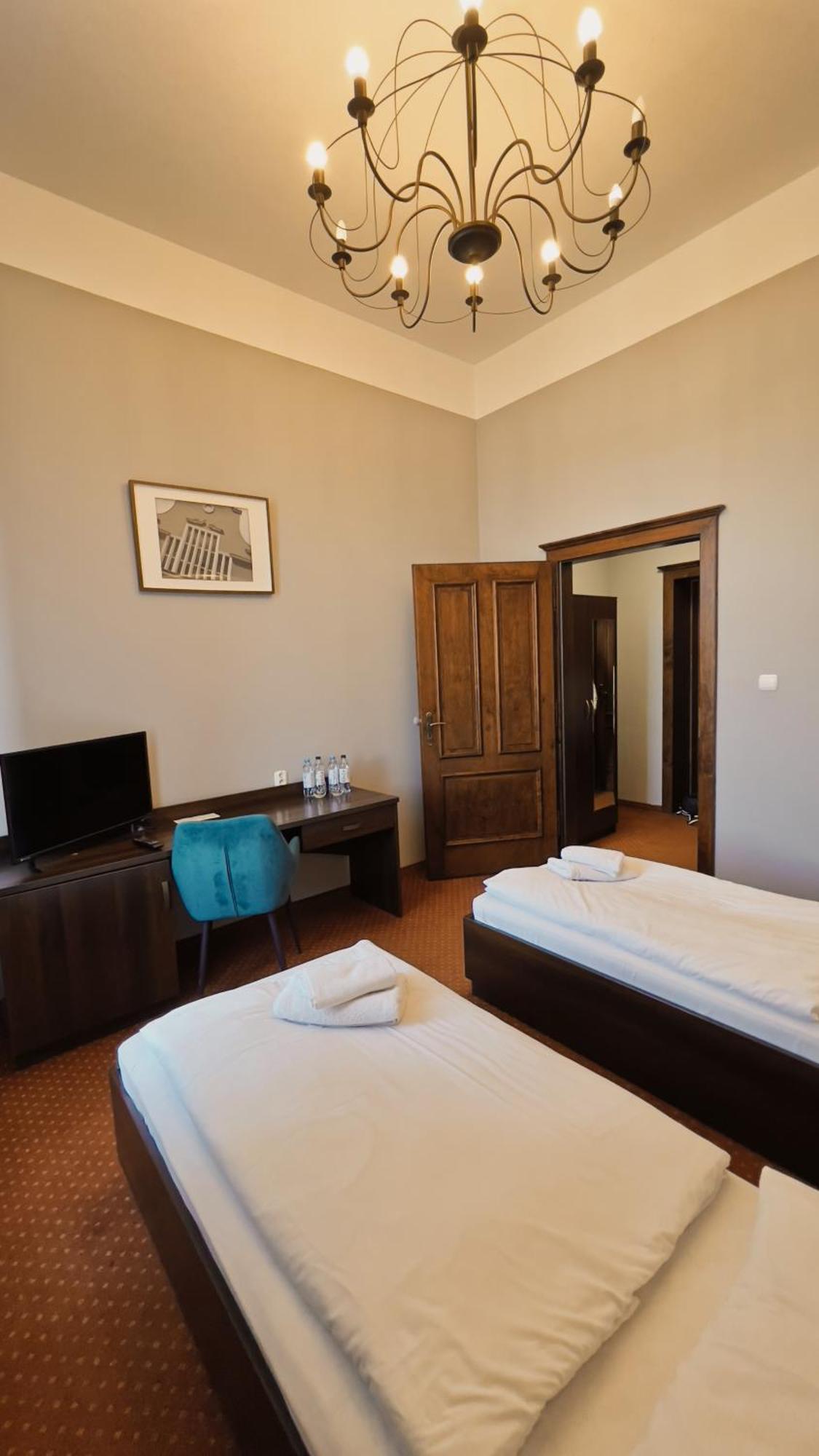 Legnicki Browar Ksiazecy Hotel I Restauracja Legnica Buitenkant foto