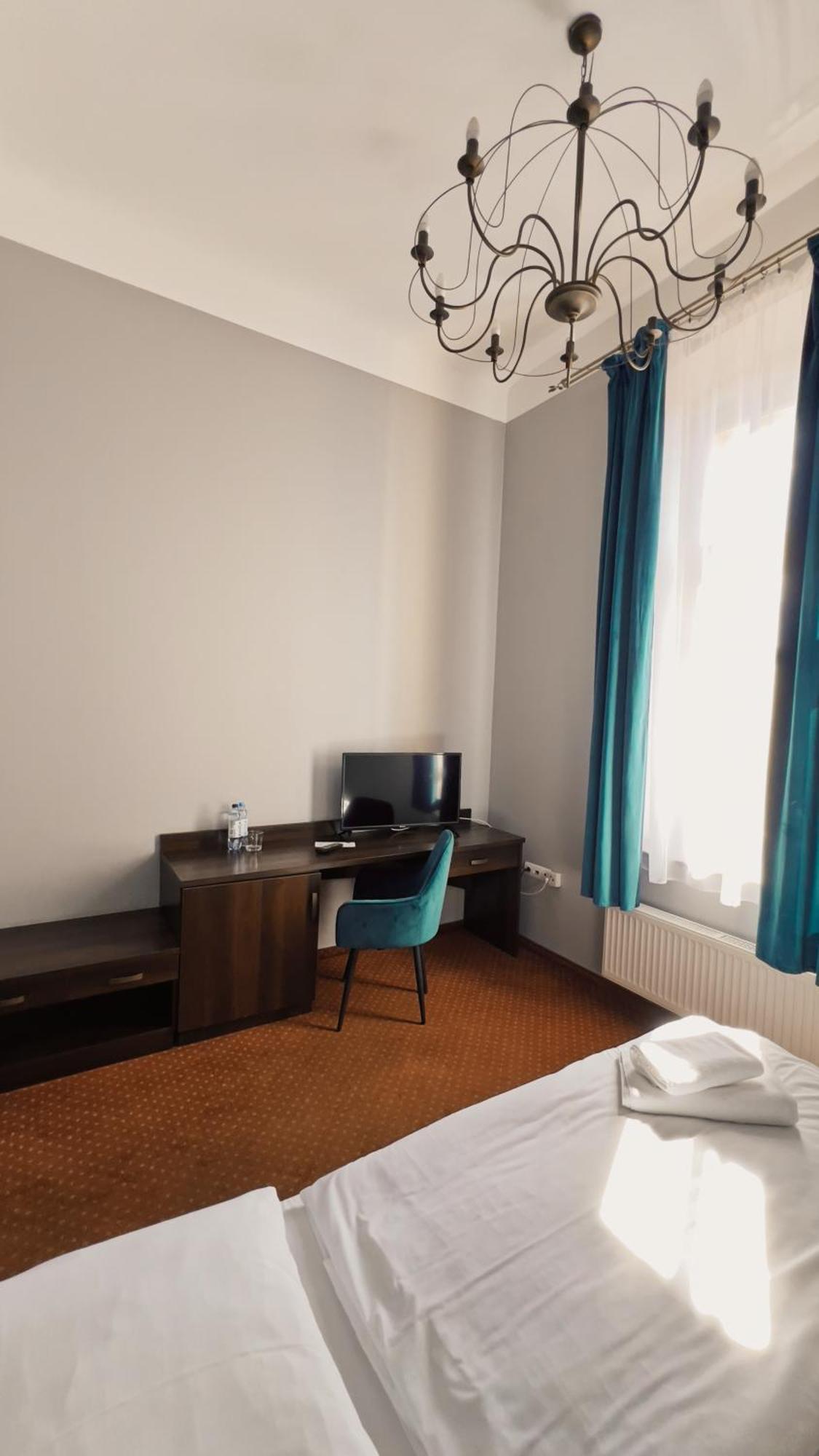 Legnicki Browar Ksiazecy Hotel I Restauracja Legnica Buitenkant foto