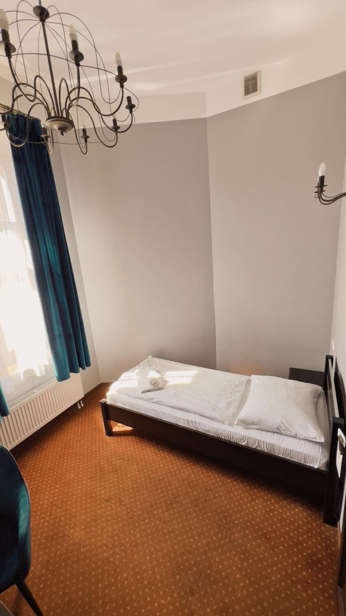 Legnicki Browar Ksiazecy Hotel I Restauracja Legnica Buitenkant foto
